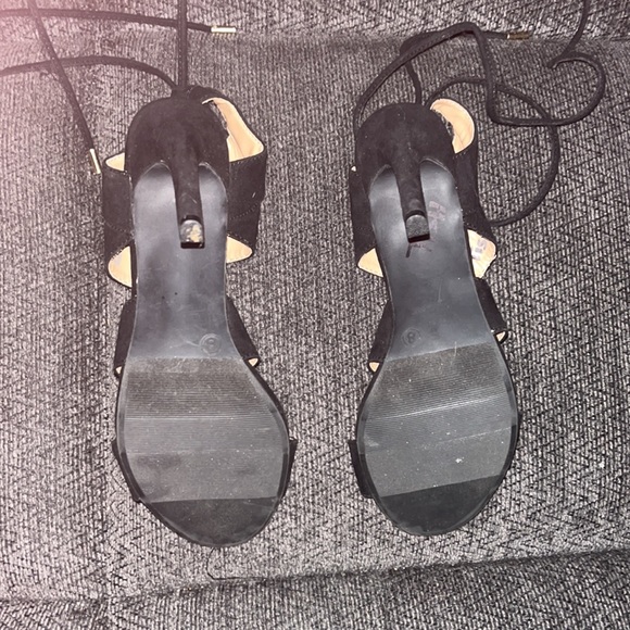 Black lace up heels - Picture 5 of 5